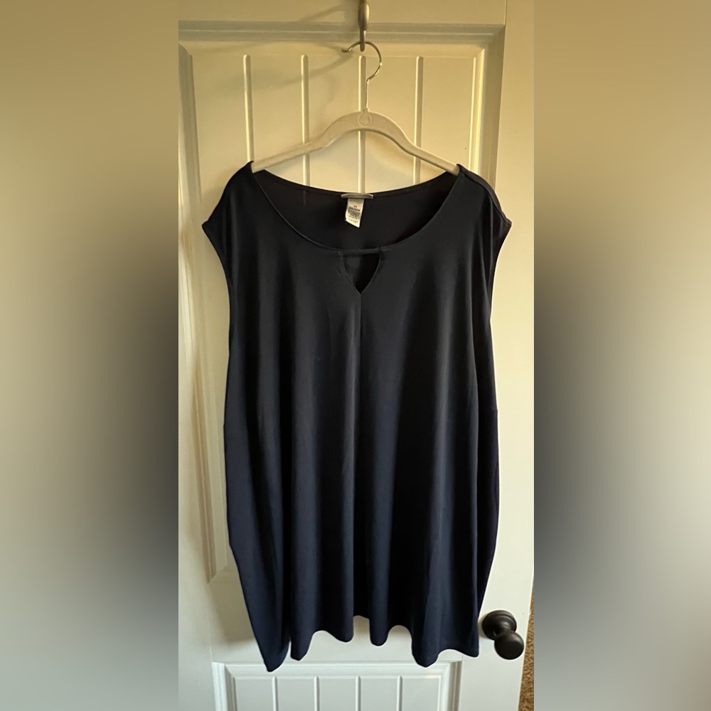 Catherine’s navy 4x tank top